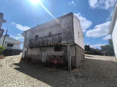 Moradia independente à venda na Travessa Armando M. Beça