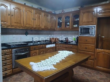 Moradia independente à venda em Adeganha