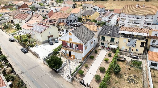 Moradia independente à venda em Sé - Santa Maria - Meixedo