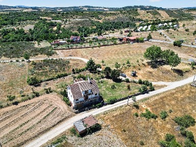 Moradia independente à venda em Quintanilha