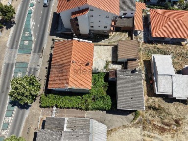 Moradia geminada à venda na Avenida Cidade de Zamora, 130