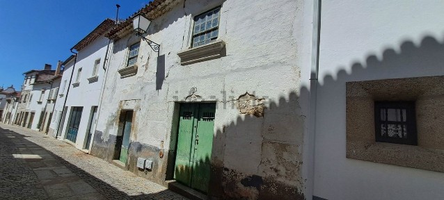 Moradia independente à venda em Miranda do Douro