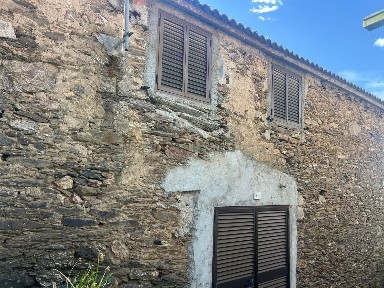 Moradia geminada à venda na Rua do Santo António, 16