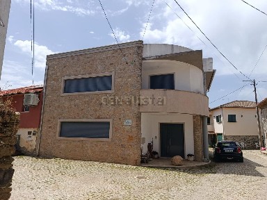 Moradia independente à venda em Baçal