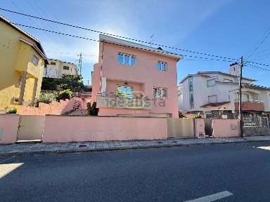 Moradia independente à venda em Sé - Santa Maria - Meixedo