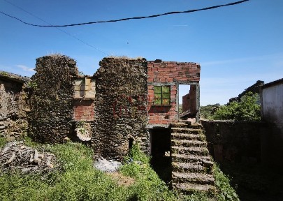 Moradia independente à venda em Sé - Santa Maria - Meixedo