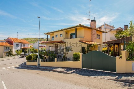 Moradia independente à venda em Sé - Santa Maria - Meixedo