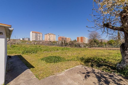 Moradia independente à venda em Sé - Santa Maria - Meixedo