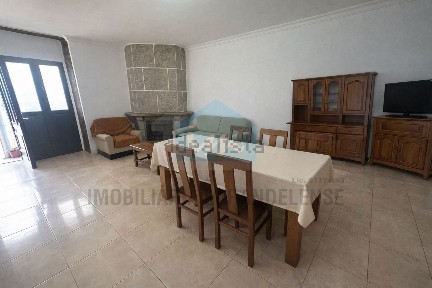 Moradia independente à venda em Suçães
