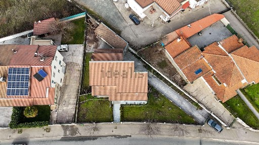 Moradia independente à venda em Castro de Avelãs