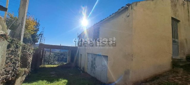 Moradia independente à venda em Açoreira