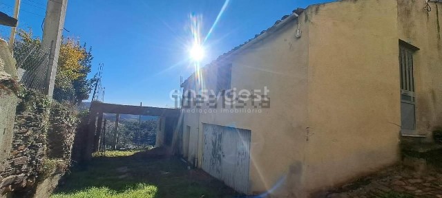 Moradia independente à venda em Açoreira