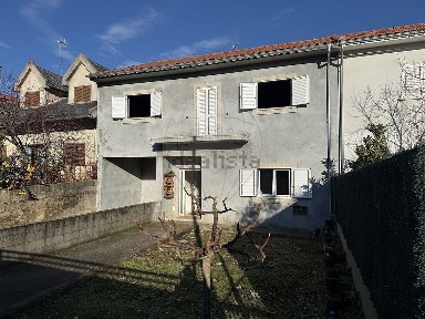 Moradia independente à venda em Carção