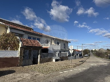 Moradia independente à venda em Lg. Principal