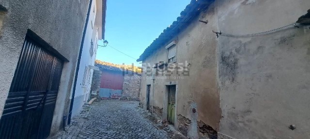 Moradia em banda à venda em Mogadouro