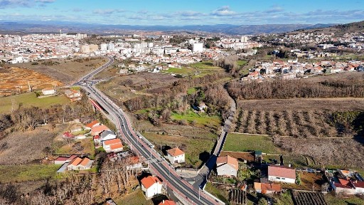 Moradia independente à venda em Sé - Santa Maria - Meixedo