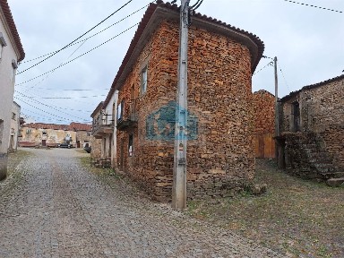 Moradia independente à venda em Carviçais