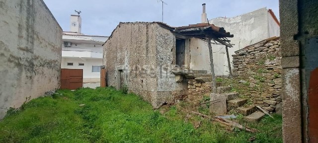 Moradia em banda à venda em Urrós