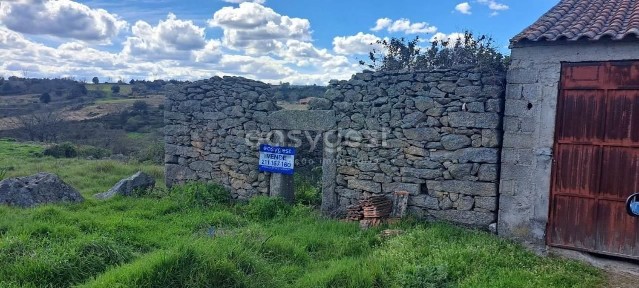 Moradia independente à venda em Urrós