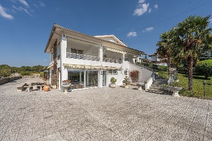 Moradia independente à venda em Baçal