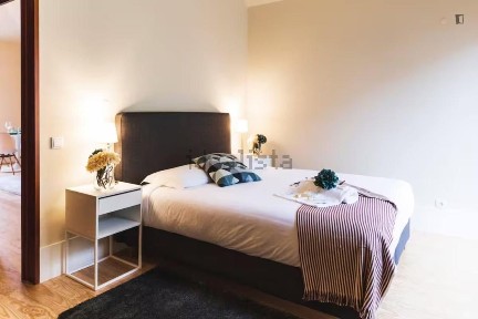 Arrendamento de apartamento T1 em Aliados - Clérigos - Carlos Alberto