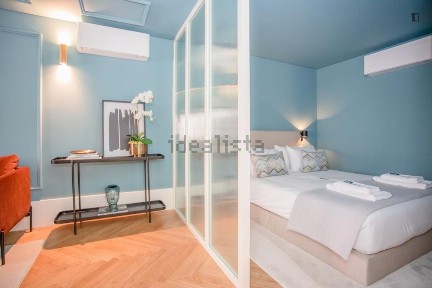Arrendamento de apartamento T0 na Rua do Infante Dom Henrique