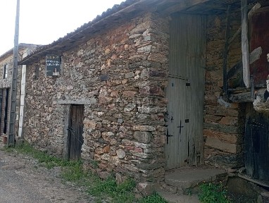 Moradia geminada à venda em Penhas Juntas