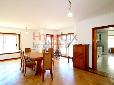 Arrendamento de apartamento T3 na Rua Trindade Coelho