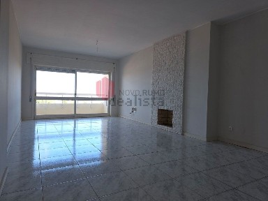 Arrendamento de apartamento T3 na Rua Simão Bolívar