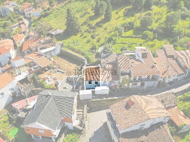 Moradia independente à venda em Sé - Santa Maria - Meixedo