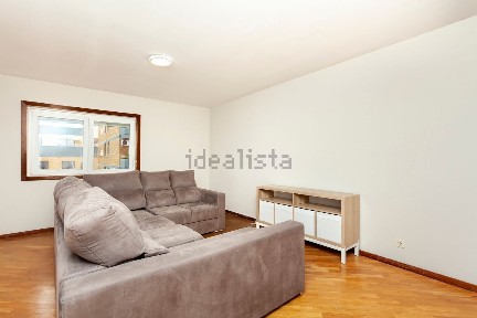 Arrendamento de apartamento T3 na Rua Diogo de Silves