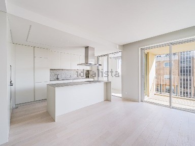 Arrendamento de apartamento T2 na Avenida da Beira-Mar