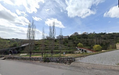 Moradia independente à venda em Miranda do Douro