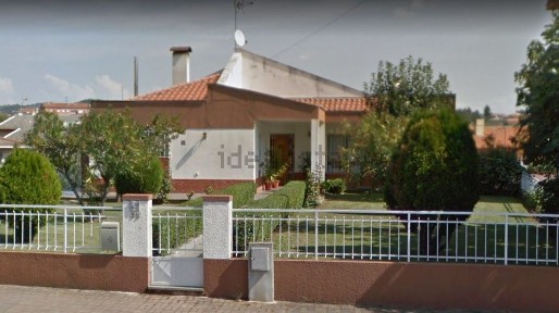 Moradia independente à venda em Av. Comendador António Joaquim Ferreira