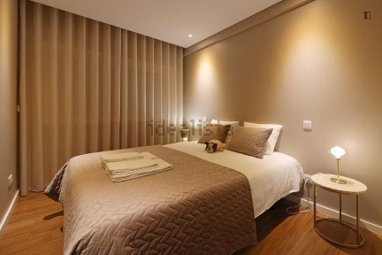 Arrendamento de apartamento T2 na Rua de Fernandes Costa
