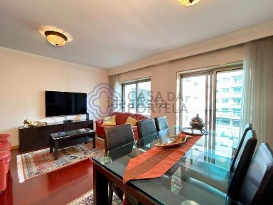 Arrendamento de apartamento T2 na Praça Artur Santos Silva, 40