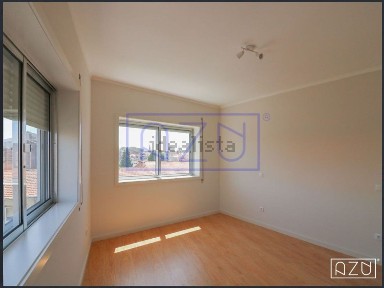 Arrendamento de apartamento T2 na Rua Doutor Joaquim Pires de Lima, 101