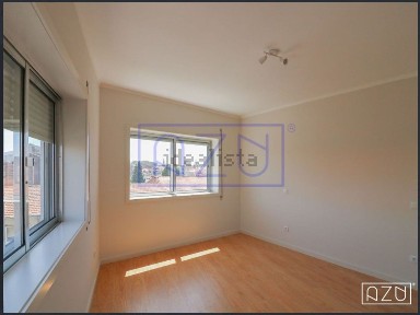 Arrendamento de apartamento T2 na Rua Doutor Joaquim Pires de Lima, 101