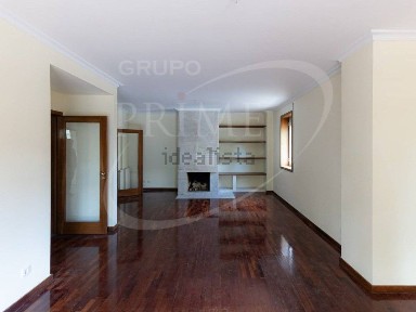 Arrendamento de apartamento T3 no Campo Alegre