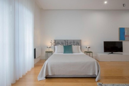 Arrendamento de apartamento T0 na Rua do Almada