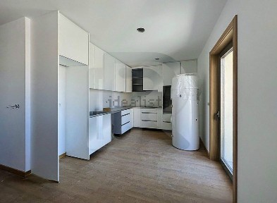 Apartamento T4 à venda na Rua Engenheiro Oliveira Dias, 4