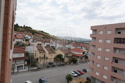 Apartamento T3 à venda na Rua Afonso Costa