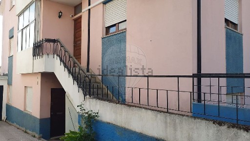 Apartamento T1 à venda na Rua Doutor Norberto Lopes, 11