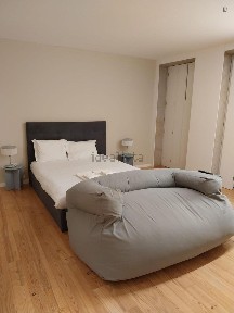 Arrendamento de apartamento T0 na Rua de Santa Catarina