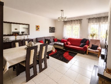 Apartamento T3 à venda na Avenida Doutor Urze Pires