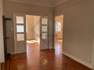 Arrendamento de apartamento T3 na Rua da Firmeza