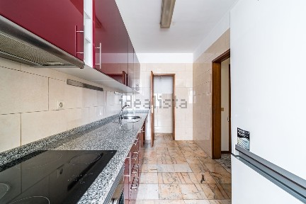 Arrendamento de apartamento T4 na Rua de Alves Redol