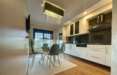 Apartamento T5 à venda na Rua Alexandre Herculano, 185