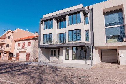Apartamento T2 à venda em Sé - Santa Maria - Meixedo
