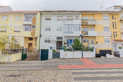Apartamento T5 à venda em Sé - Santa Maria - Meixedo